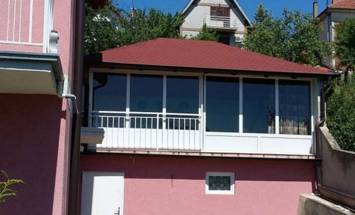 House  near  Belgrade