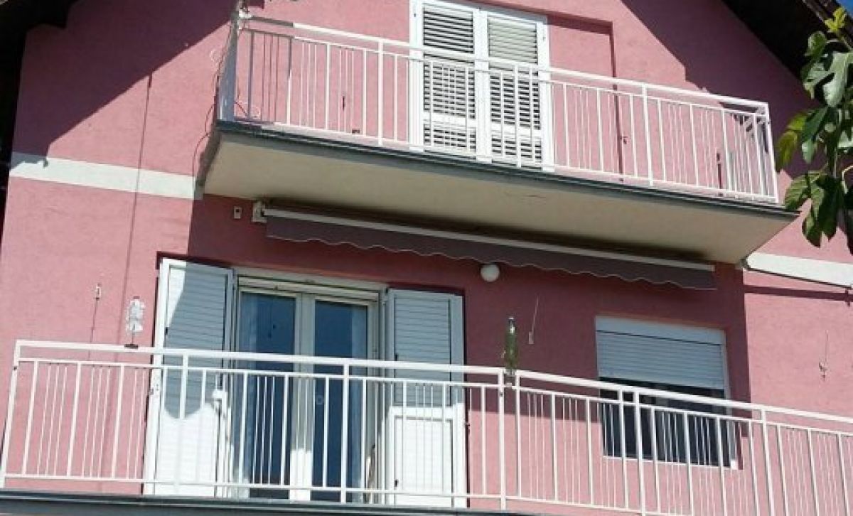 House  near  Belgrade
