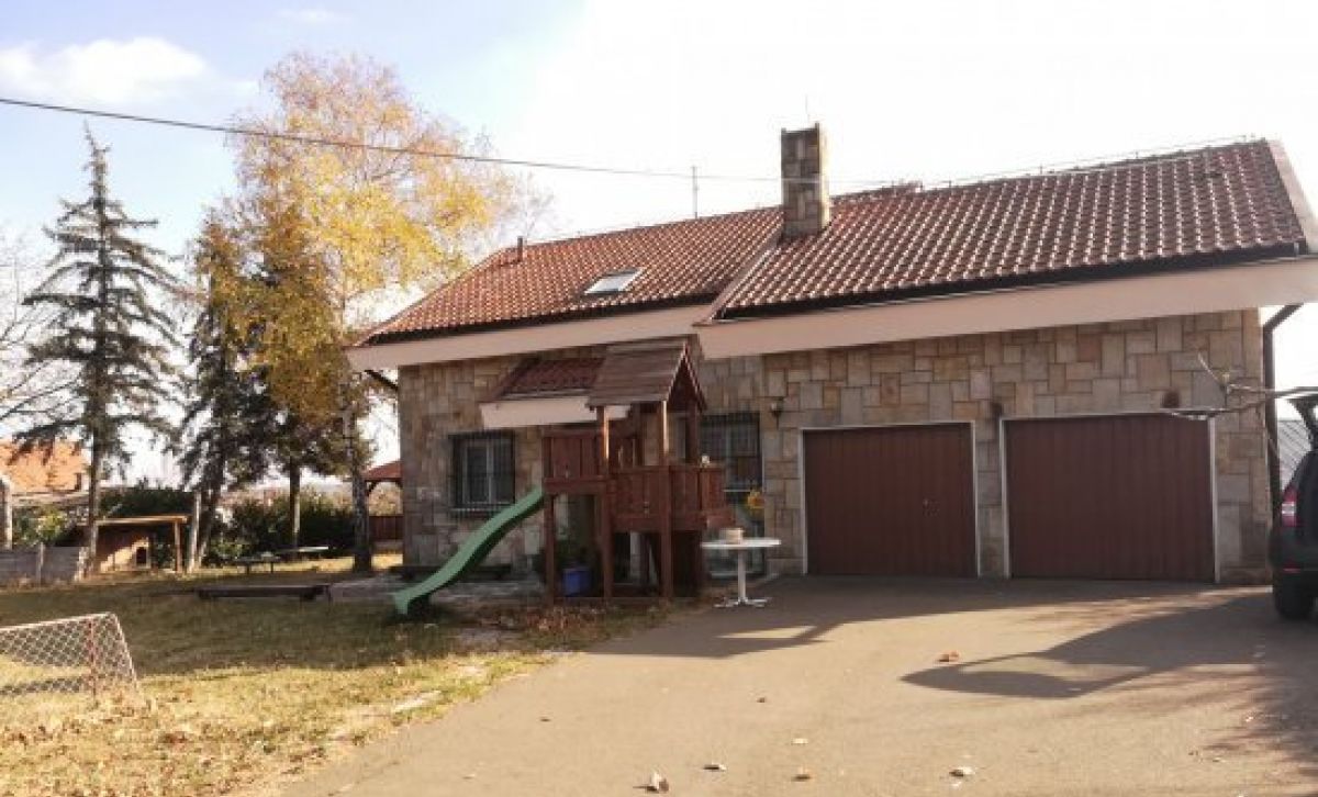 House  near  Belgrade / Obrenovac Baric with 80Ar of land