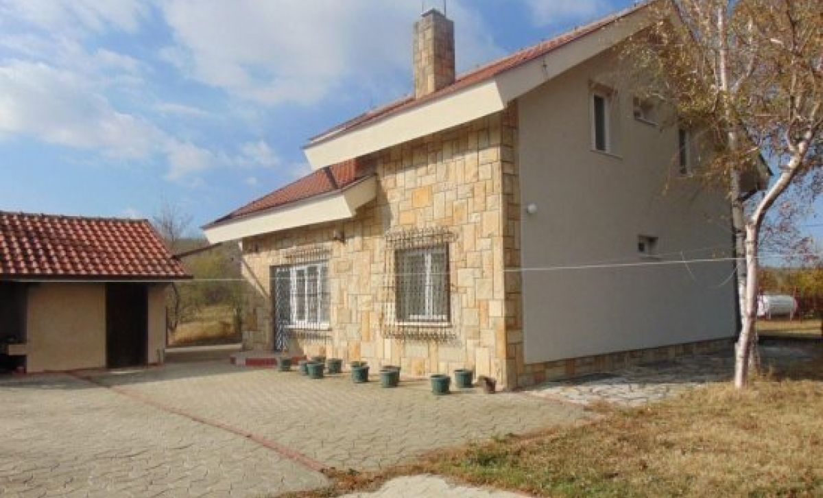 House  near  Belgrade / Obrenovac Baric with 80Ar of land
