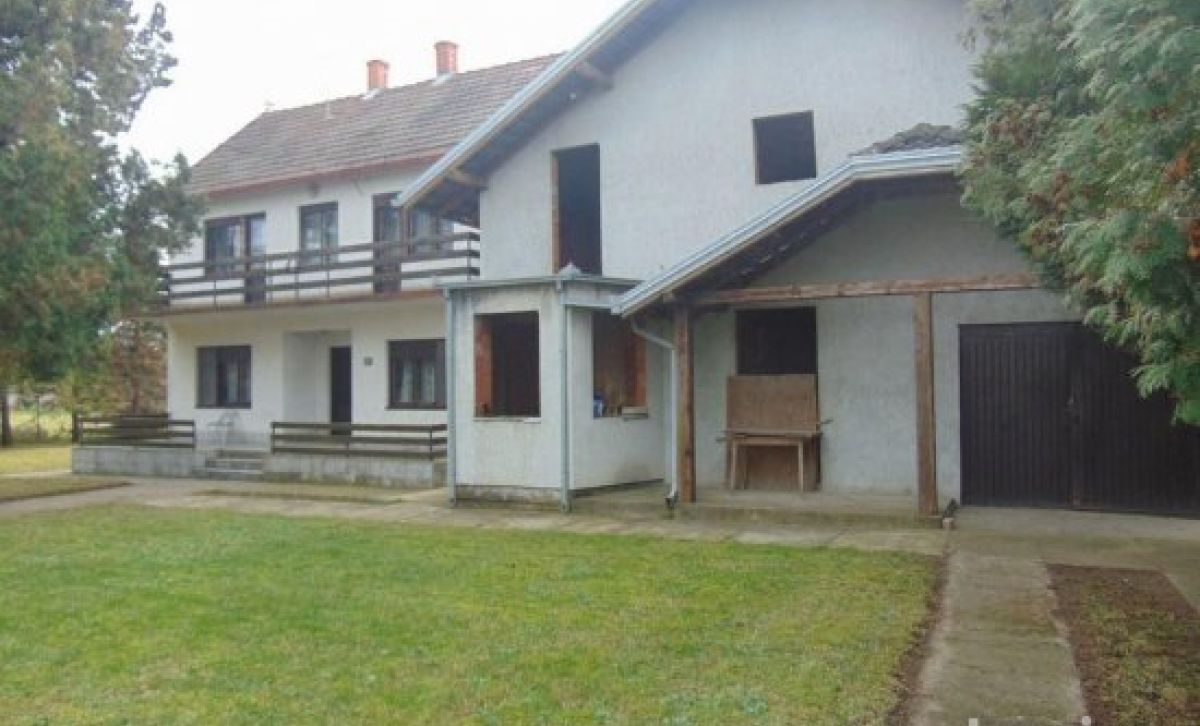 House  near  Belgrade / Obrenovac Urovci