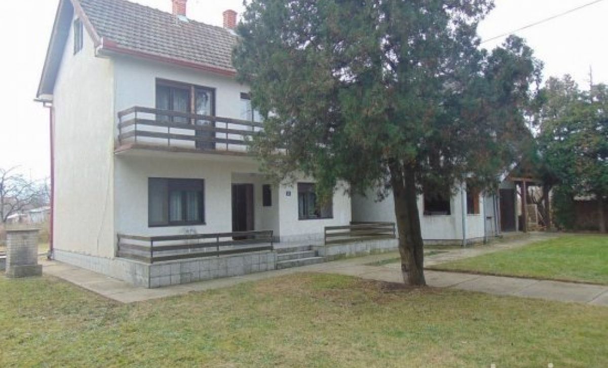 House  near  Belgrade / Obrenovac Urovci