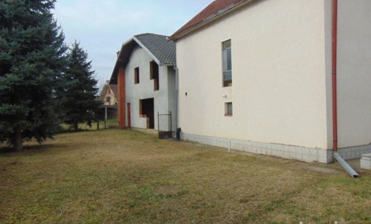 House  near  Belgrade / Obrenovac Urovci