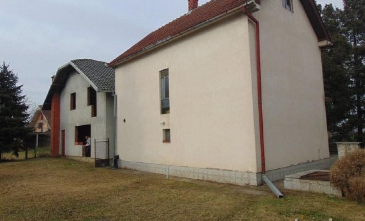 House  near  Belgrade / Obrenovac Urovci