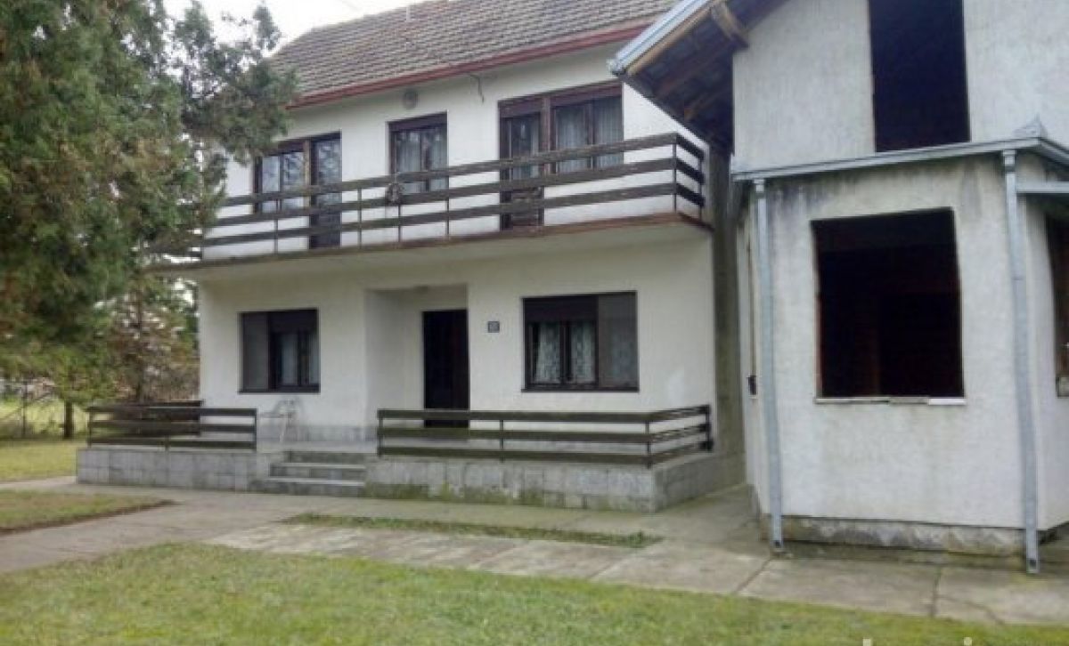 House  near  Belgrade / Obrenovac Urovci