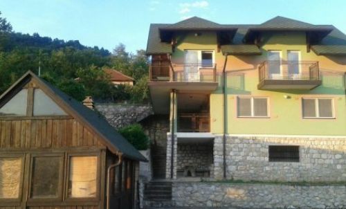 House on Zvornik Lake / near Bosnian border
